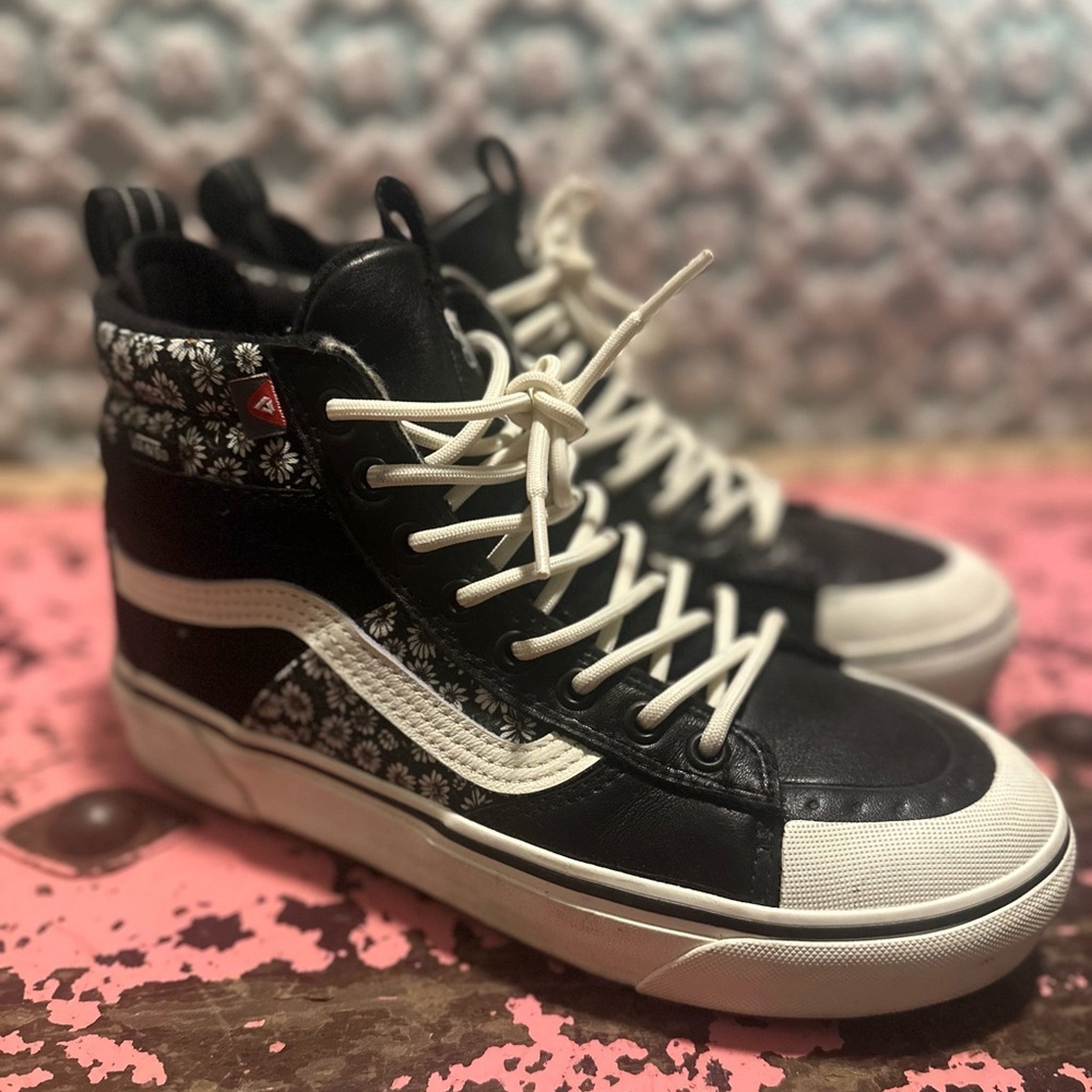 SK-8 Hi MTE-2 Black Daisy Vans Women’s Sz 8 - Picture 2 of 8